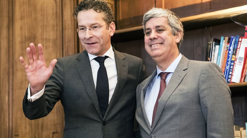 Mário Centeno e Jeroen Dijsselbloem Foto: Etienne Laurent/EPA