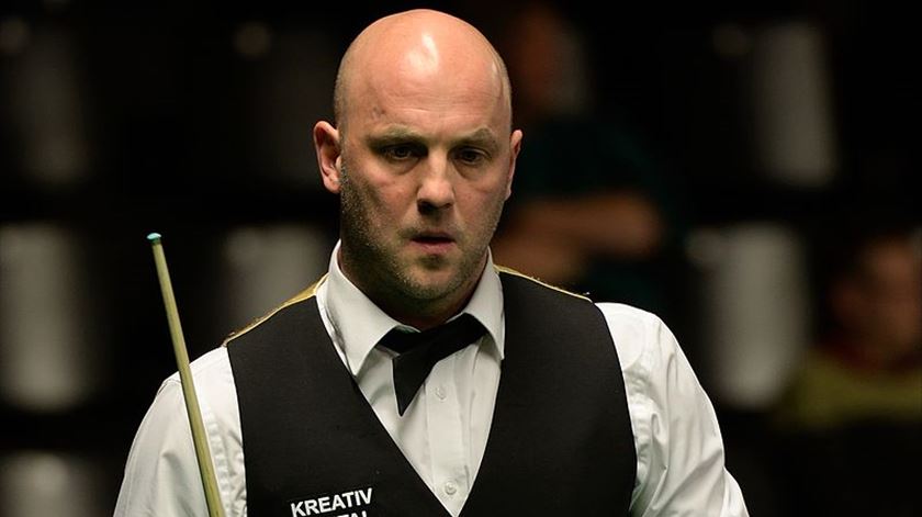 “Match-fixing” chegou ao snooker. Mark King suspenso por cinco anos “Match-fixing” chegou ao snooker. Mark King suspenso por cinco anos