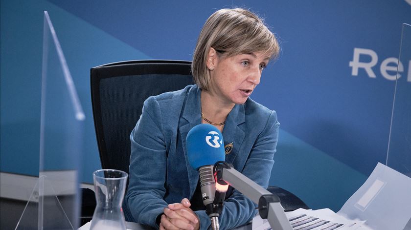 Marta Temido , ministra da Saúde , durante a gravação do programa Hora da Verdade nos estúdios da Renascença, em Lisboa. Foto: Rui Gaudêncio/Público