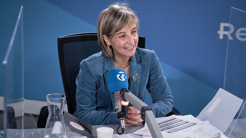 Marta Temido , ministra da Saúde , durante a gravação do programa Hora da Verdade nos estúdios da Renascença, em Lisboa. Foto: Rui Gaudêncio/Público