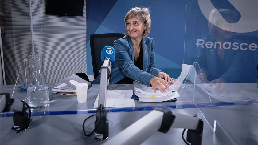 Marta Temido , ministra da Saúde , durante a gravação do programa Hora da Verdade nos estúdios da Renascença, em Lisboa. Foto: Rui Gaudêncio/Público