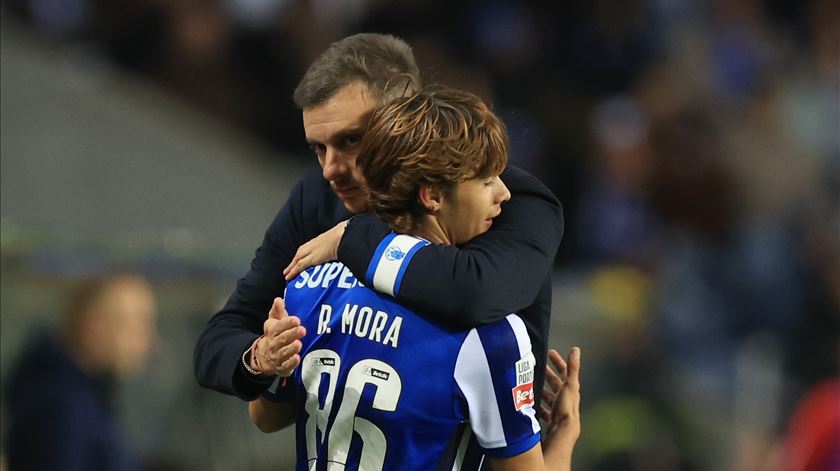 "Mais mérito do Rodrigo Mora que nosso". Martín Anselmi e a estrela que se faz sozinha "Mais mérito do Rodrigo Mora que nosso". Martín Anselmi e a estrela que se faz sozinha