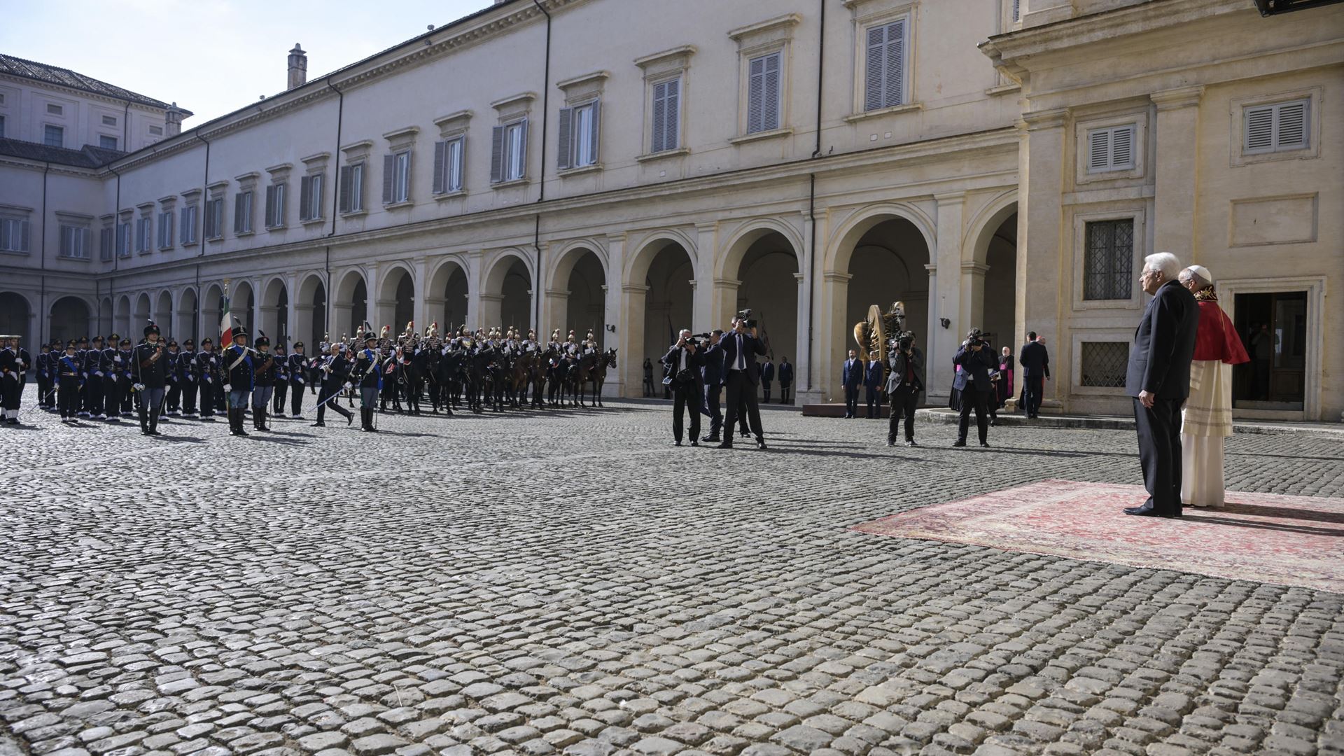 Papa no Quirinal renova apelo à paz e pede reforços a favor da família