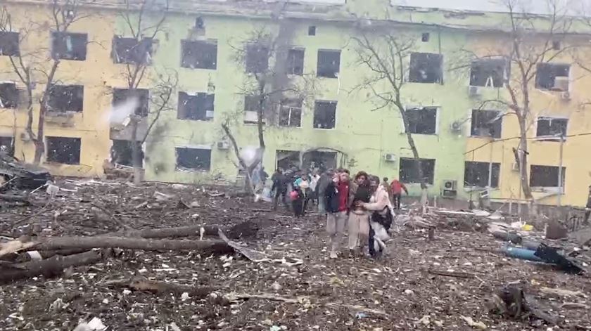 Ucrânia. Mesquita com 80 civis bombardeada em Mariupol