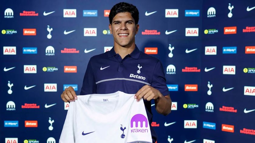 Tottenham oficializa compra de Mateus Fernandes, o terceiro português mais caro de sempre