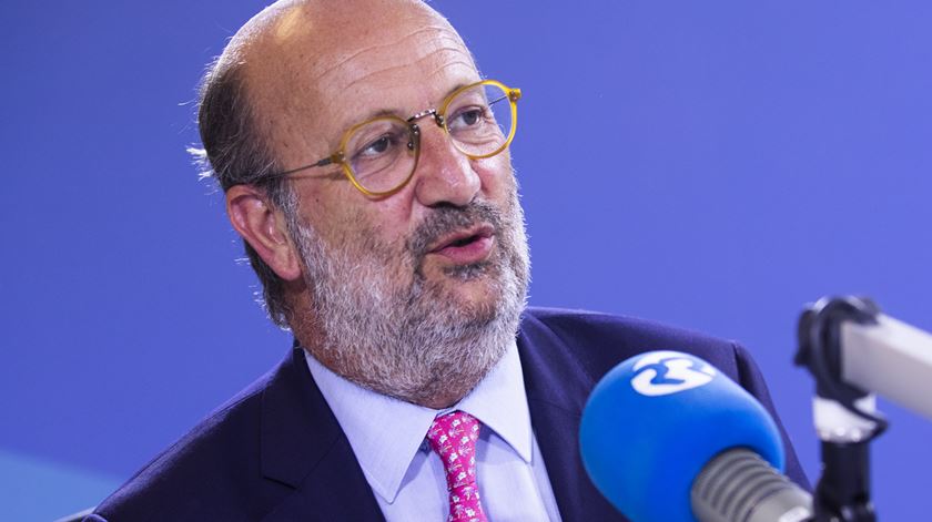 Ministro do Ambiente: “O Estado compensará a diferença de rendimento entre plantar eucaliptos e plantar carvalhos”