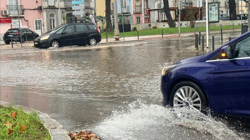 Avenida D. Carlos I no Porto cortada a partir das 19h00 esta quinta-feira