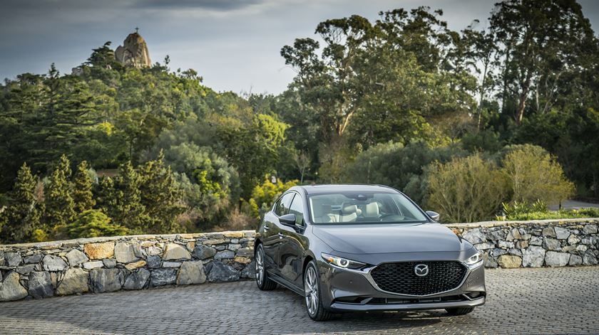 Mazda3_SDN_MachineGrey_Still-4