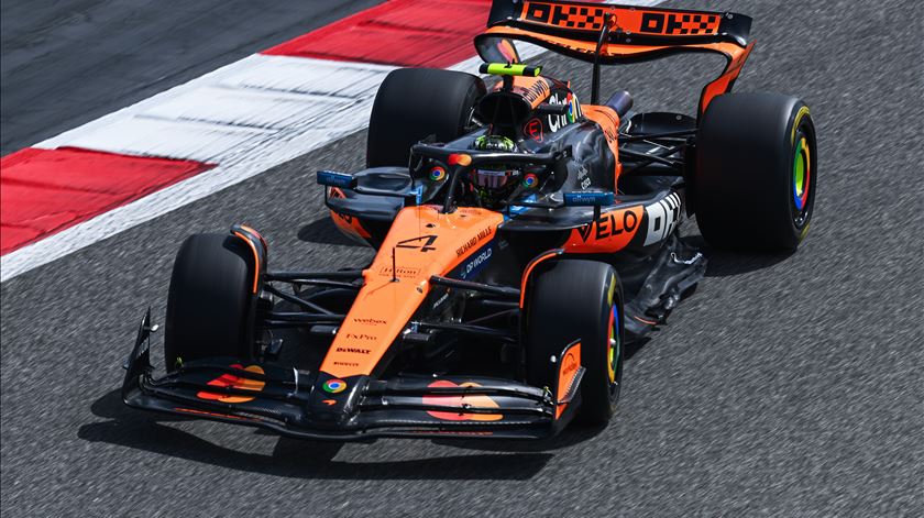 McLaren MCL39, o carro de 2025 da equipa de Woking, com Lando Norris (na imagem) e Oscar Piastri. Foto: Pirelli