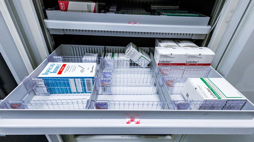 Tráfico de medicamentos para Moçambique leva a buscas da PJ Tráfico de medicamentos para Moçambique leva a buscas da PJ