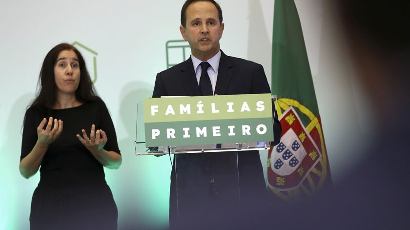 Estado com excedente de 2.303 milhões. Receita de impostos dispara