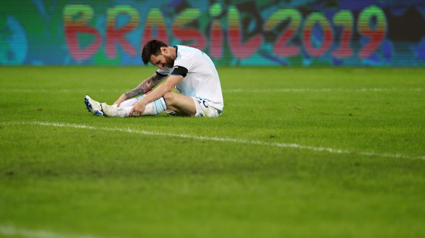 Messi desiludido com resultado obitdo pela Argentina. Foto: Atsushi Tokumaru/Reuters/AFLO Pictures