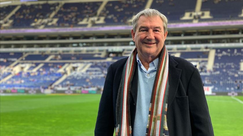 Mickey Walsh elogia "bom trabalho" de Farioli no título do FC Porto