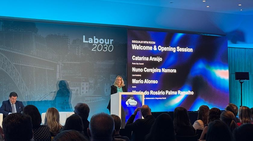 Ministra do Trabalho "faz soar os alarmes" com proposta laboral do Governo