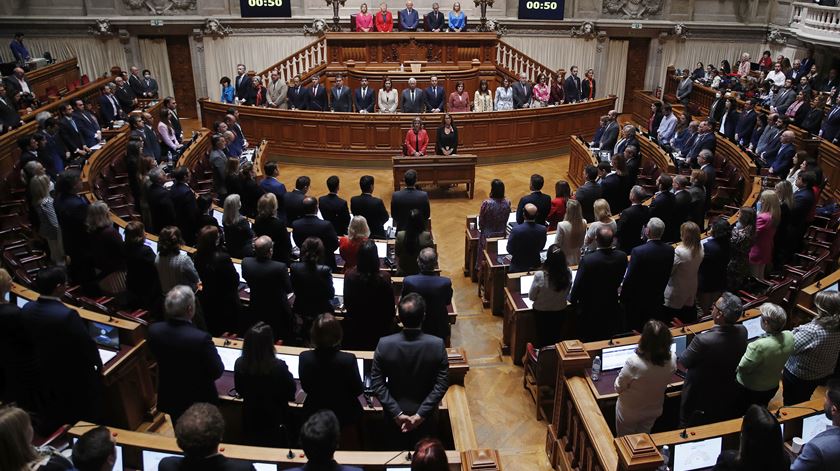 AR vai pedir auditorias à Infraestruturas de Portugal e ao custo das baixas médicas