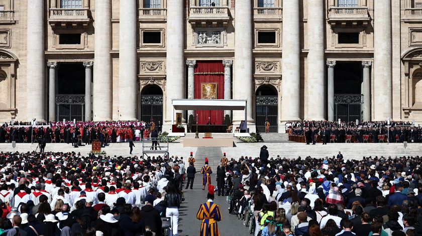 Missa do funeral do Papa Francisco, na Praça de São Pedro, no Vaticano. Foto: Guglielmo Mangiapane/Reuters