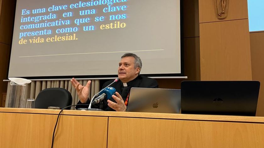 Igreja tem de aprender a comunicar "com as pessoas de hoje"