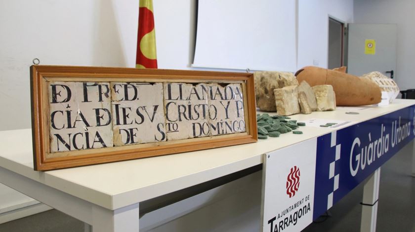 Moedas do século XIX e ânfora recuperadas de casa de arqueólogo em Espanha