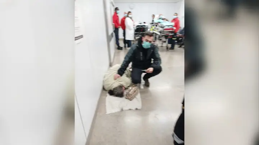 Hospital de Coimbra desmente que doente oncológica tenha esperado no chão por falta de macas