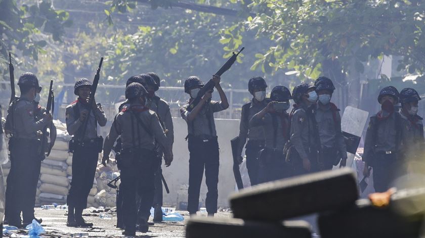 Myanmar. Polícia mata a tiro mais dois manifestantes em dia de greve geral