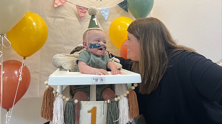 Bebé mais prematuro do mundo celebra primeiro aniversário