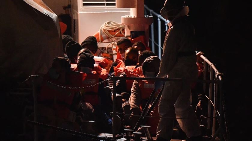 Ano negro no Mediterrâneo. Morreram 3.300 pessoas a tentar a travessia para a Europa