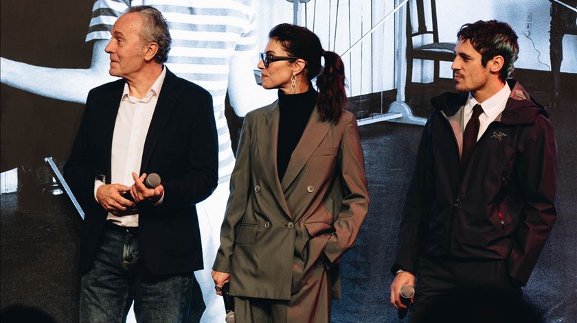 Jose Coronado, Maribel Verdú e Martiño Rivas apresentam "El Problema Final", em Madrid. Foto: Sharon Lopez/Netflix