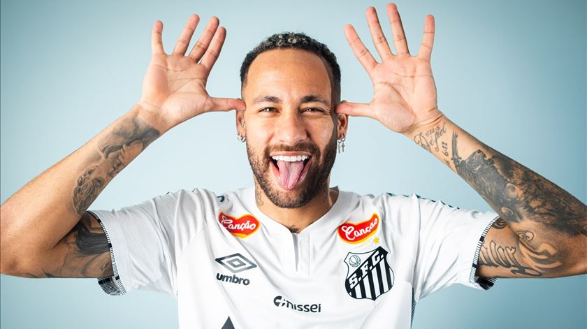 Neymar avança para cirurgia ao joelho e mantém sonho do Mundial 2026