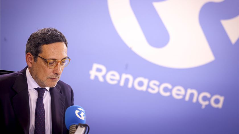 Mendonça Mendes desafia PSD a escolher compromissos no "campo democrático" ou assumir "agendas radicais e populistas"