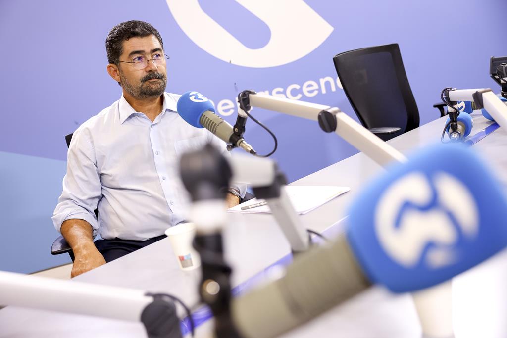 Rogério Colação explica que, no Técnico, têm cerca de 600 alunos que têm bolsas dos serviços de acção social, cujo agregado familiar faz parte do primeiro e segundo escalões do IRS.