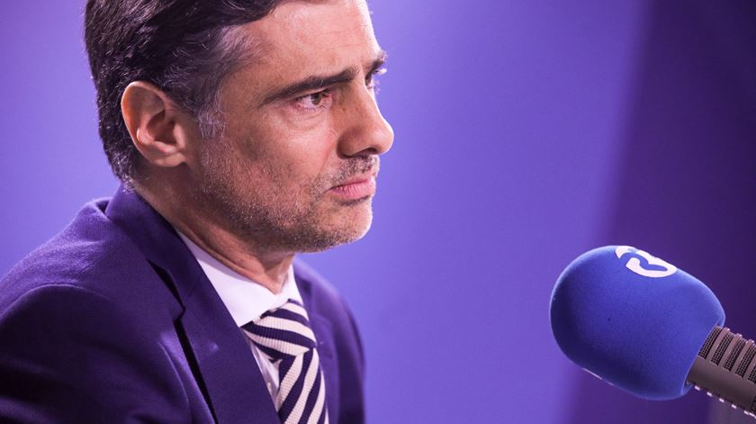 PS e PSD adiam eleição de juízes do Constitucional. Tiago Antunes é candidato a Provedor de Justiça