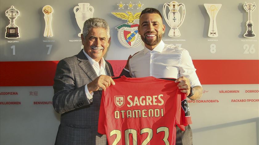 Otamendi com Luís Filipe Vieira. Foto: SL Benfica