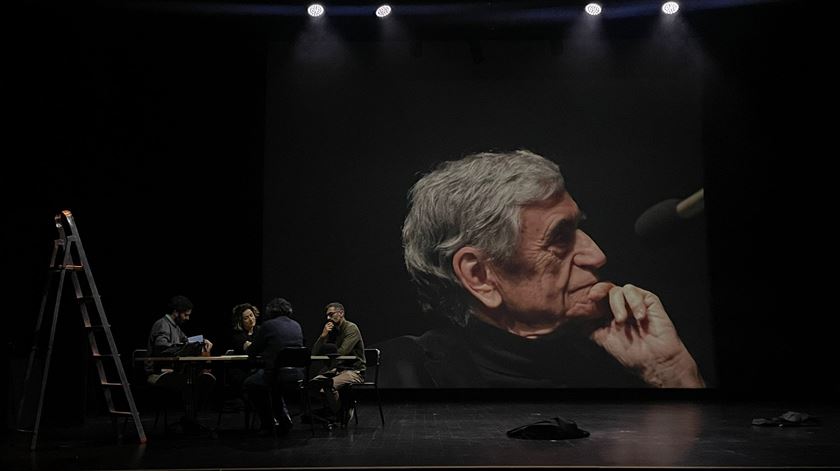 Peça homenageia Laborinho Lúcio "com alegria, porque ele tinha muito sentido de humor"