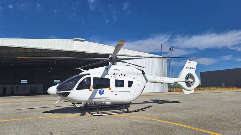 Bebé em estado crítico faz 270 quilómetros de ambulância por falha em helicóptero do INEM