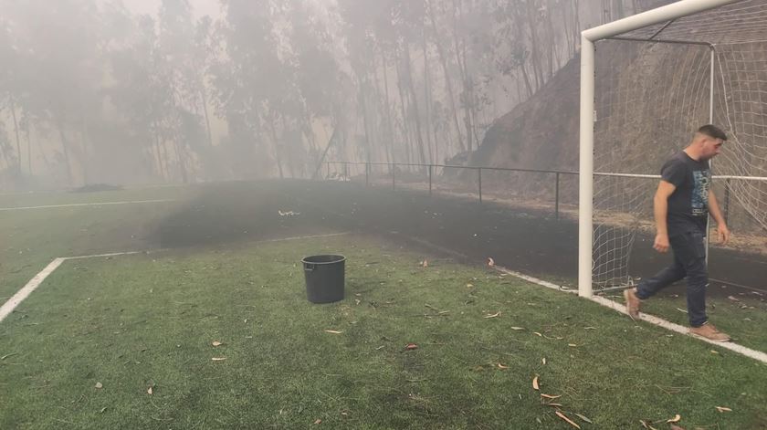 Durante anos, Vila Viçosa sonhou com um relvado sintético. Ardeu três dias depois da inauguração