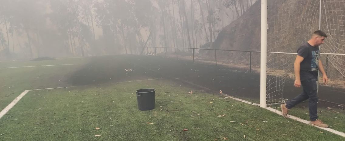 Durante anos, Vila Viçosa sonhou com um relvado sintético. Ardeu três dias depois da inauguração