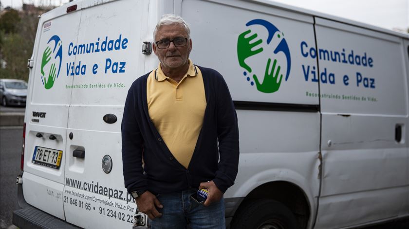 Depois de três meses ao relento, e um ano e meio de tratamento, António Grilo começou a trabalhar na Comunidade Vida e Paz. Foto: Miguel Marques Ribeiro/ RR
