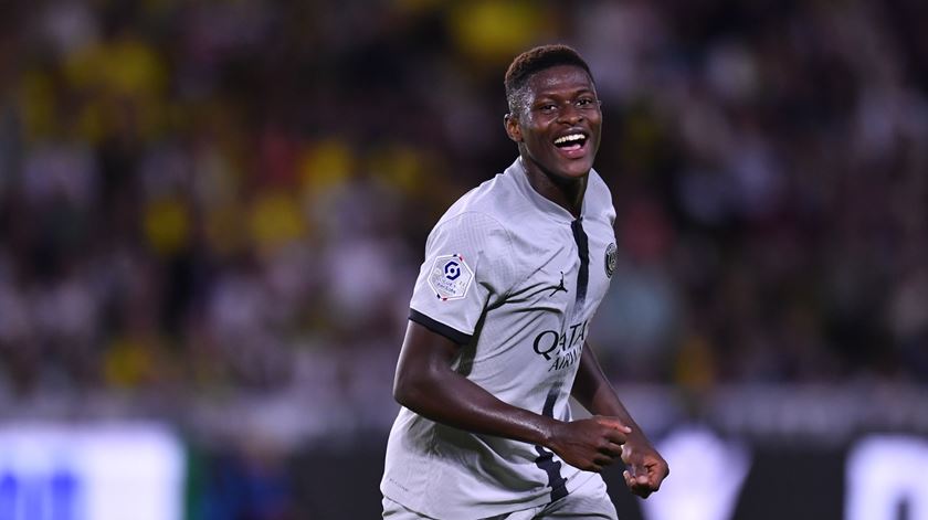 PSG prevê regresso de Nuno Mendes aos treinos em duas semanas
