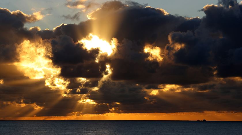 Tempestade solar vai atingir Terra nos próximos dias