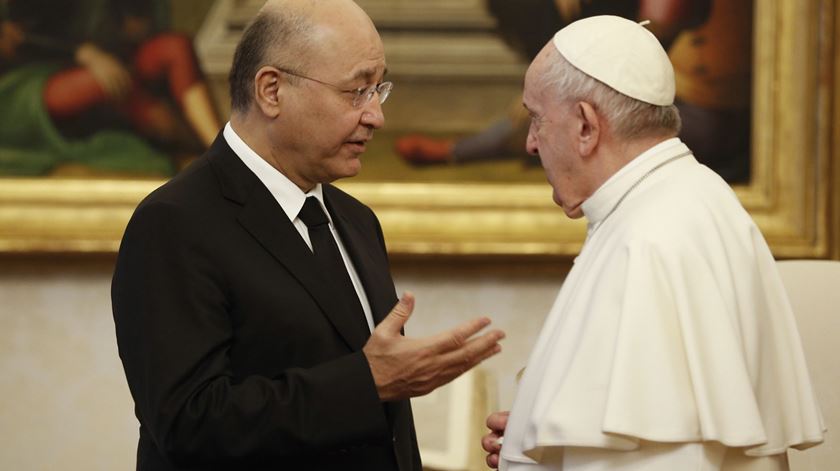 O Papa Francisco e o Presidente do Iraque, Barham Salih. Foto: Domenico Stinellis/EPA.jpg