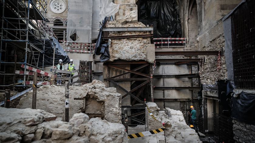 Obras no claustro da Sé Patriarcal de Lisboa levaram à descoberta de vestígios arqueológicos de uma mesquita. Foto: Mário Cruz/Lusa