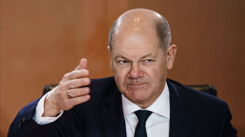 "Nunca mais" haverá atos antissemitas na Alemanha, promete Scholz a judeus