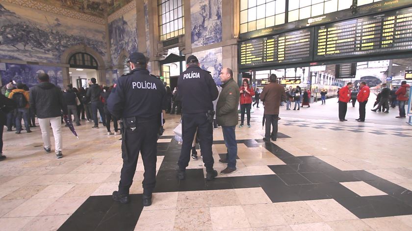 Operação "Polícia Sempre Presente: Festas Seguras 2019-2020" na Estação de São Bento, Porto. Foto: PSP