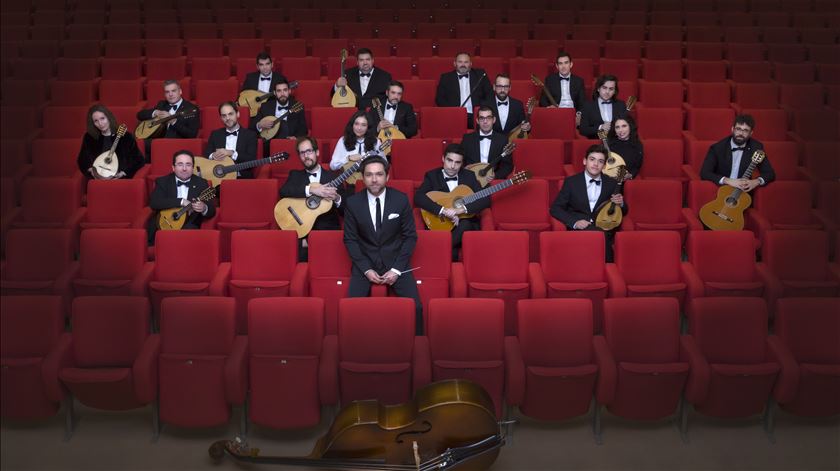 Chega de saudade. Tiago Nacarato e Orquestra Portuguesa de Guitarras e Bandolins em concerto de Reis