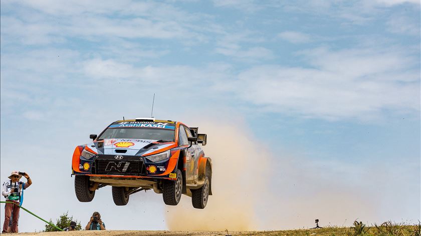 Tanak: "Temos de ter carro para lutar pelo campeonato"