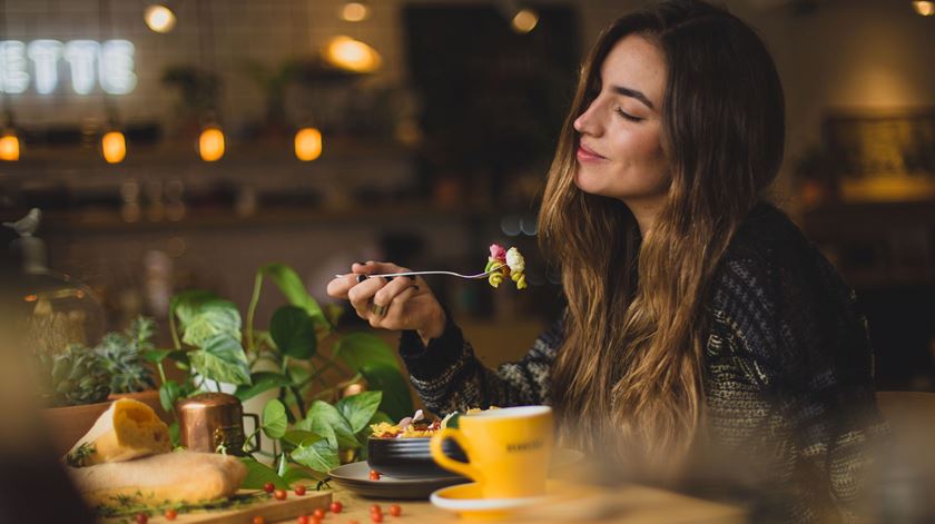 Apreciar cada momento. Na alimentação ou no dia-a-dia. Foto: Pablo Merchan Montes/Unsplash