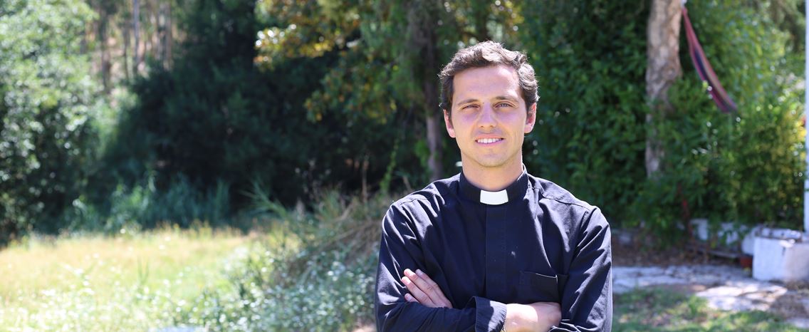 Padre "Ronaldo". O cético das redes sociais que cresce como fenómeno no Instagram