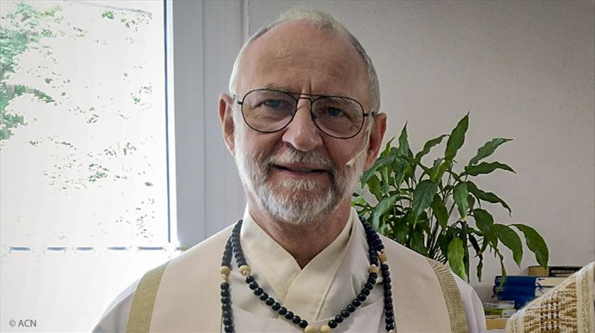 Mali. Padre libertado ao fim de 371 dias de cativeiro