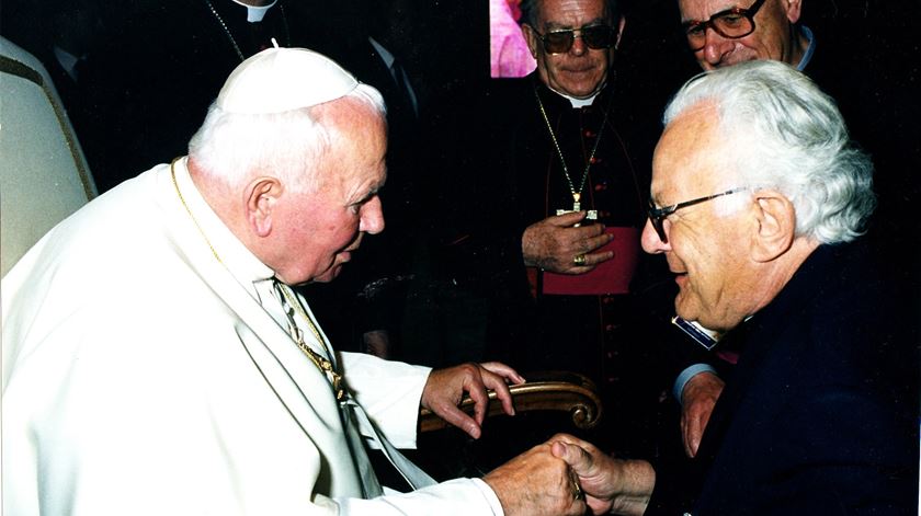 Padre Dâmaso com João Paulo II. Foto: DR