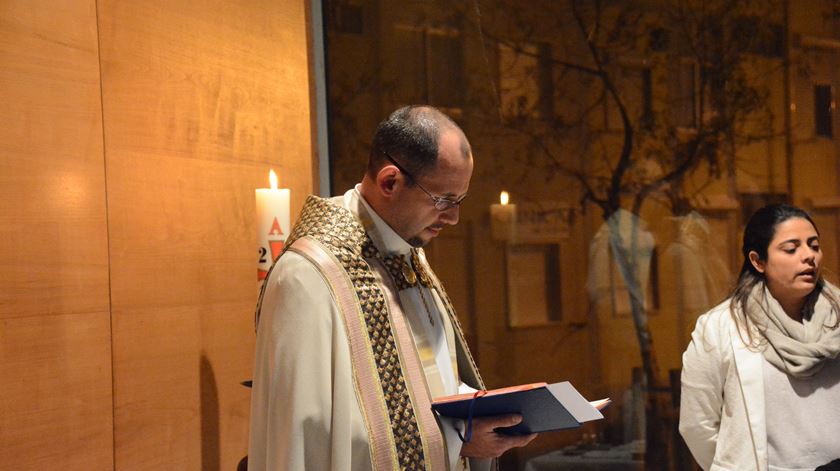 Padre Giovanni é capelão de um hospital no epicentro da pandemia da Covid-19, em Itália. Foto: DR